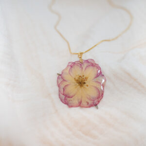 Collier fleur de rose rose