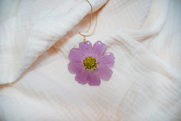collier fleur de cosmos