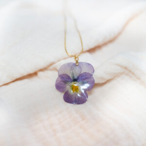 Collier fleur de pensée violette