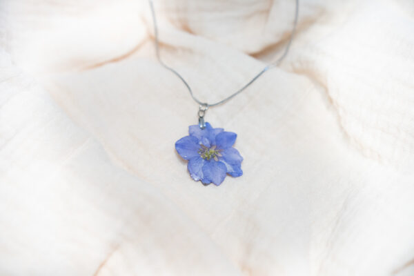 Collier Fleur de Delphinium Mauve